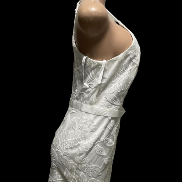 Dress - Picture 4 of 4